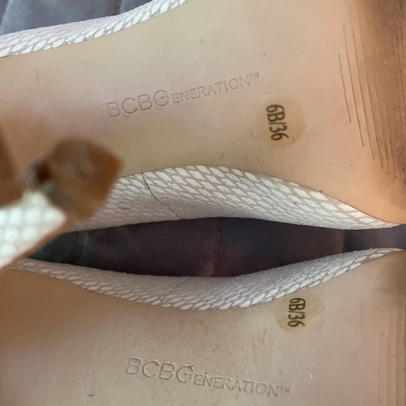 BCBG Creamy White and Gold Parade Platform Pumps!! 👠 - Picture 12 of 15